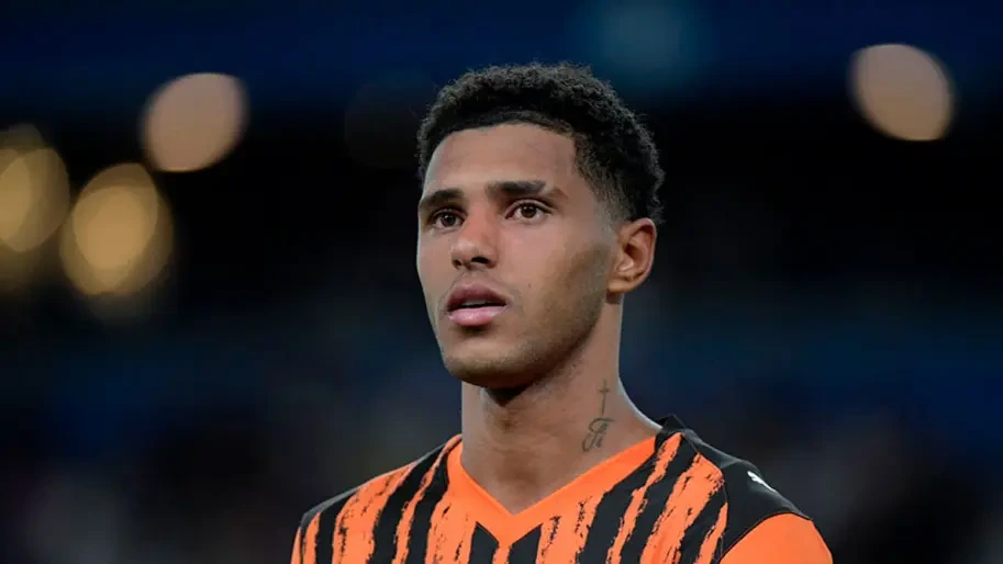 "Манчестер Юнайтед" стежить за захисником "Шахтаря"