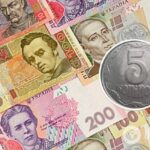 “Асоціація з Україною”: у Перемишлі жителів роздратував “золотий ведмідь із синім шарфом”. Фото